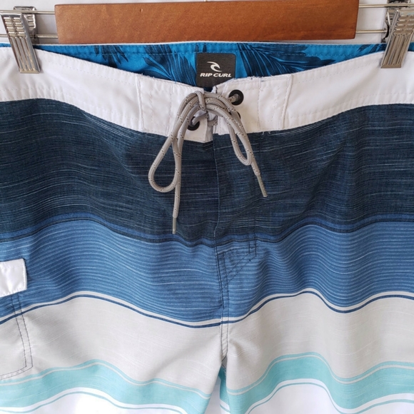 Rip Curl Blue/White Board Shorts Size:40 - Picture 2 of 6